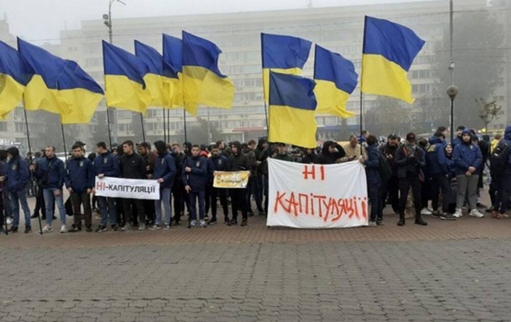 Украинский политолог: Киев может пойти на выполнение Минских...
