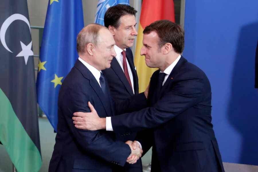 Макрон планирует предложить Путину «путь деэскалации» ситуации на Украине