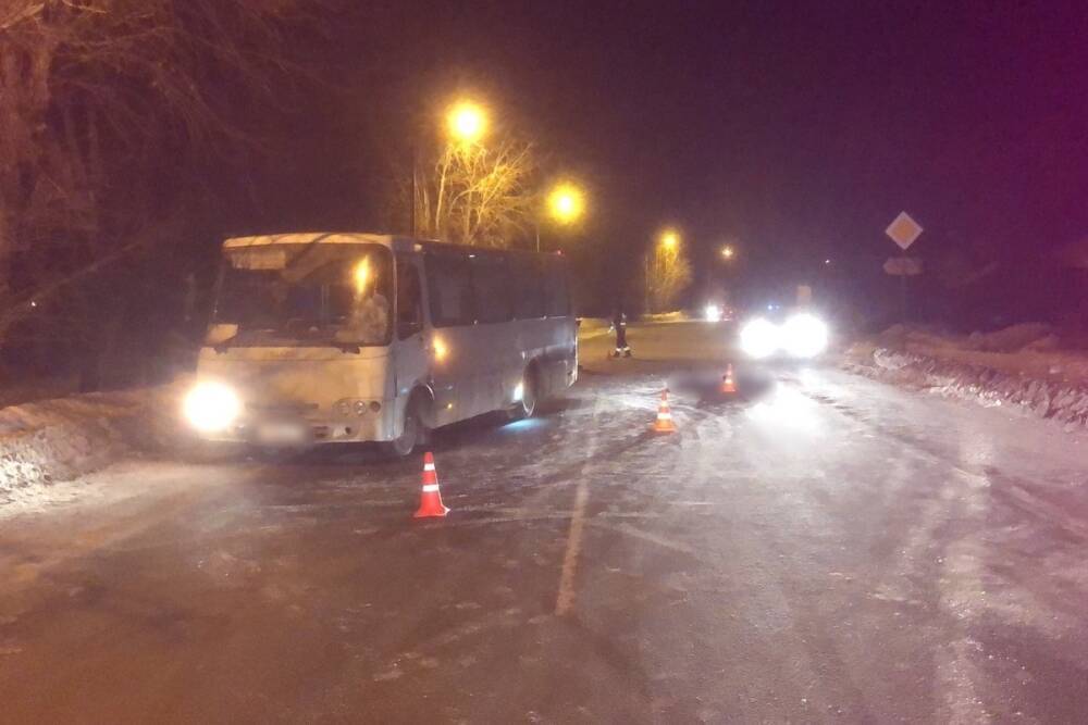Пассажирский автобус Isuzu насмерть сбил человека в Екатеринбурге