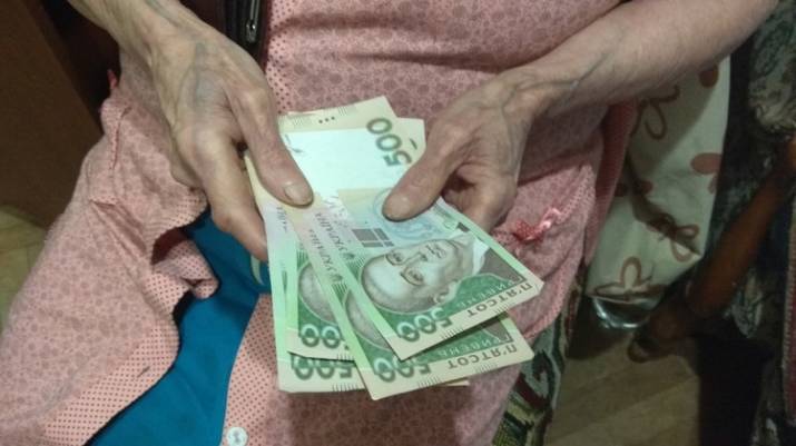 Украинским женщинам повысят пенсии: кому и сколько прибавят
