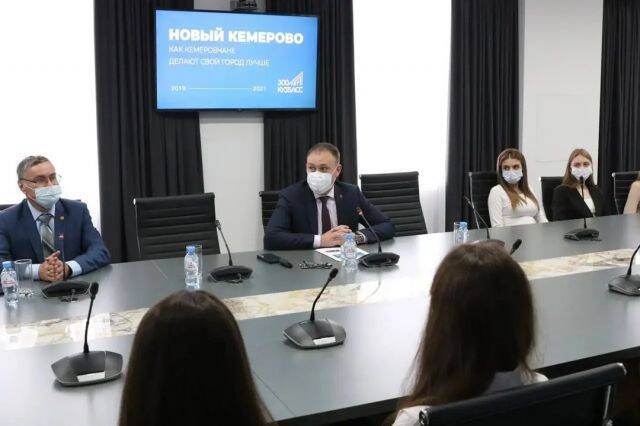 Лекция о городе, новые аудитории и столовая: мэр Кемерова побывал в юридическом институте КемГУ