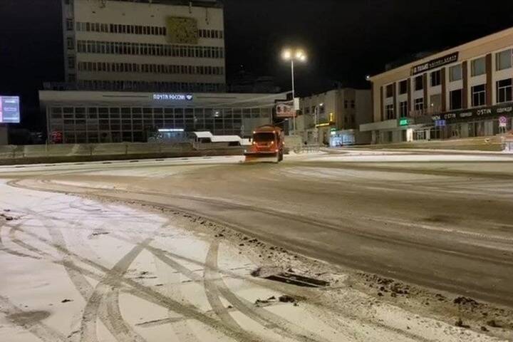 Новая техника справляется с аномальным снегопадом в Кисловодске