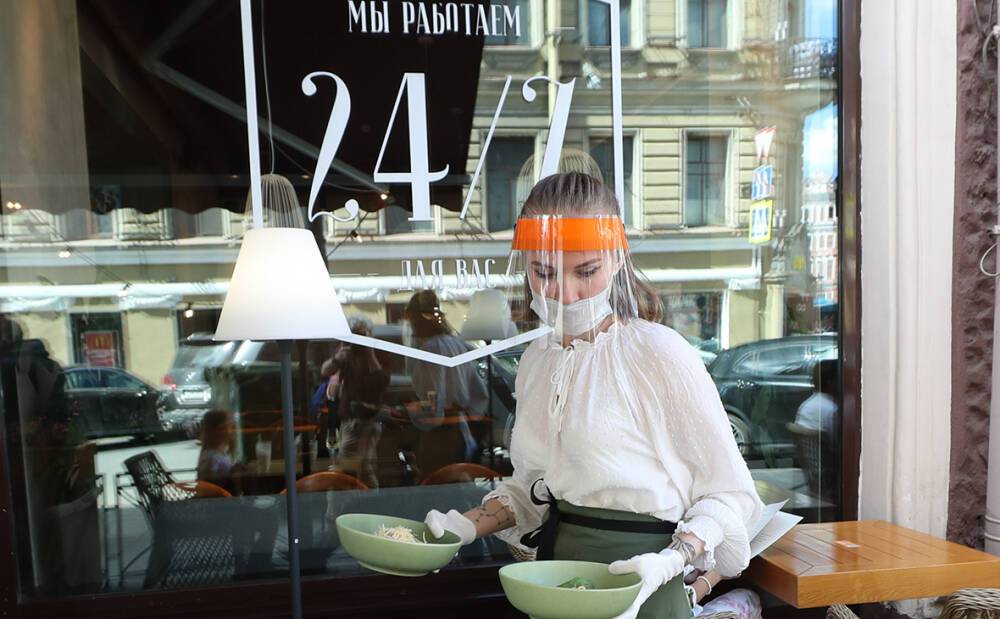 Более 100 петербуржцев были оштрафованы за посещение ресторанов без QR-кодов