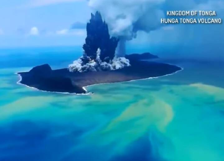 ГЛАС.ру: извержение вулкана в Тонга оказалось в 500 раз мощнее Хиросимы