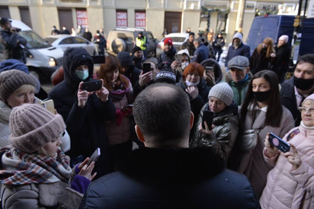 В Петербурге противники QR-кодов в барах пошли на Рубинштейна в «освободительный поход»