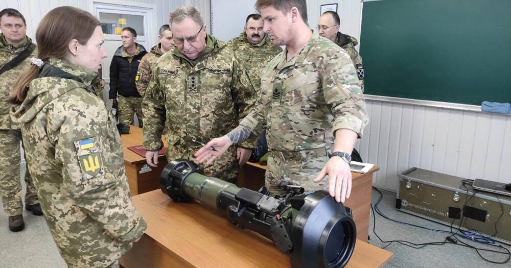 Британские инструкторы начали обучать украинских бойцов применять комплекс NLAW