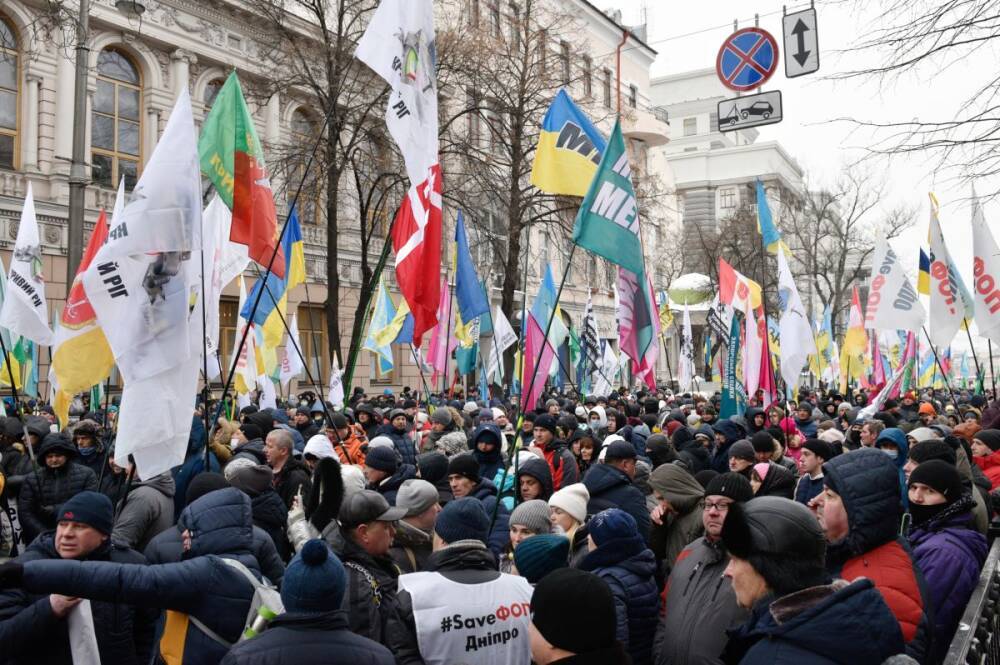 В Киеве митингующие попытались прорваться в здание Верховной рады