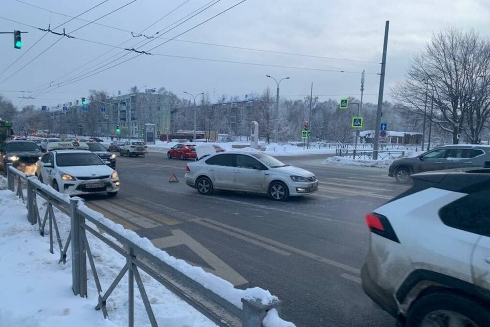 В Казани на перекрестке авто сбило 11-летнего ребенка