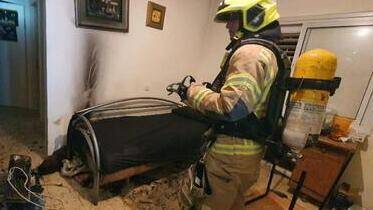 У инвалида в Беэр-Шеве сгорела квартира, пожарные сжалились и сами сделали ремонт