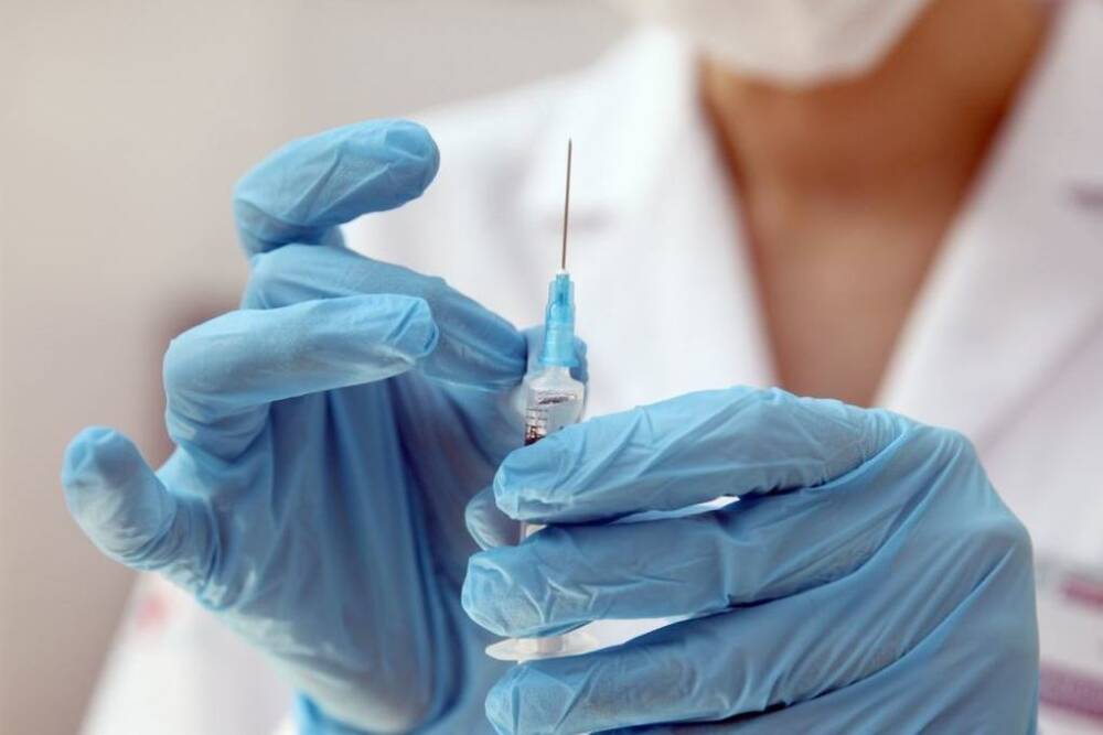 Гинцбург назвал сроки изучения вакцины для младших школьников