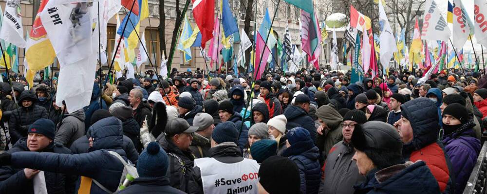 18 полицейских и 3 демонстранта пострадали в ходе столкновений у Рады в Киеве