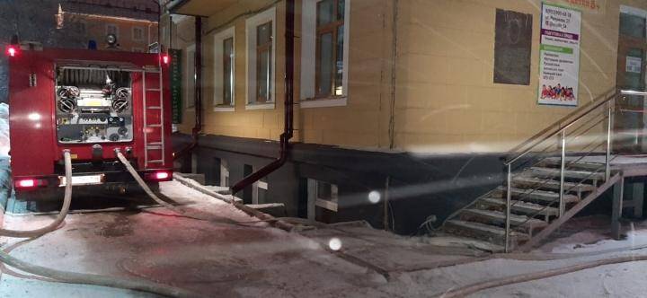 В центре Новосибирска во время пожара в квартире погиб 61-летний мужчина