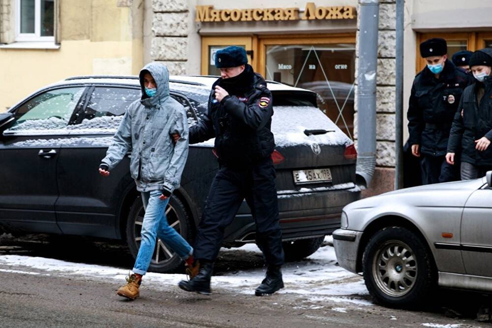 Активистов, устроивших акцию протеста у консульства Казахстана, оштрафовали на ₽20 тыс.