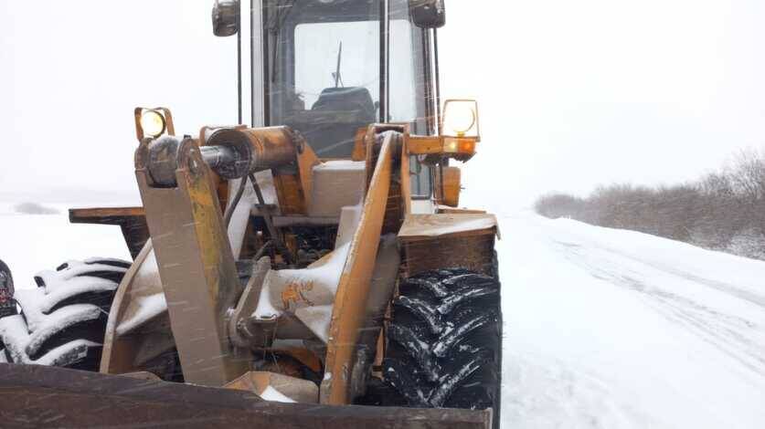 Пьяный 41-летний тракторист ехал расчищать дорогу от снега в Тюменской области