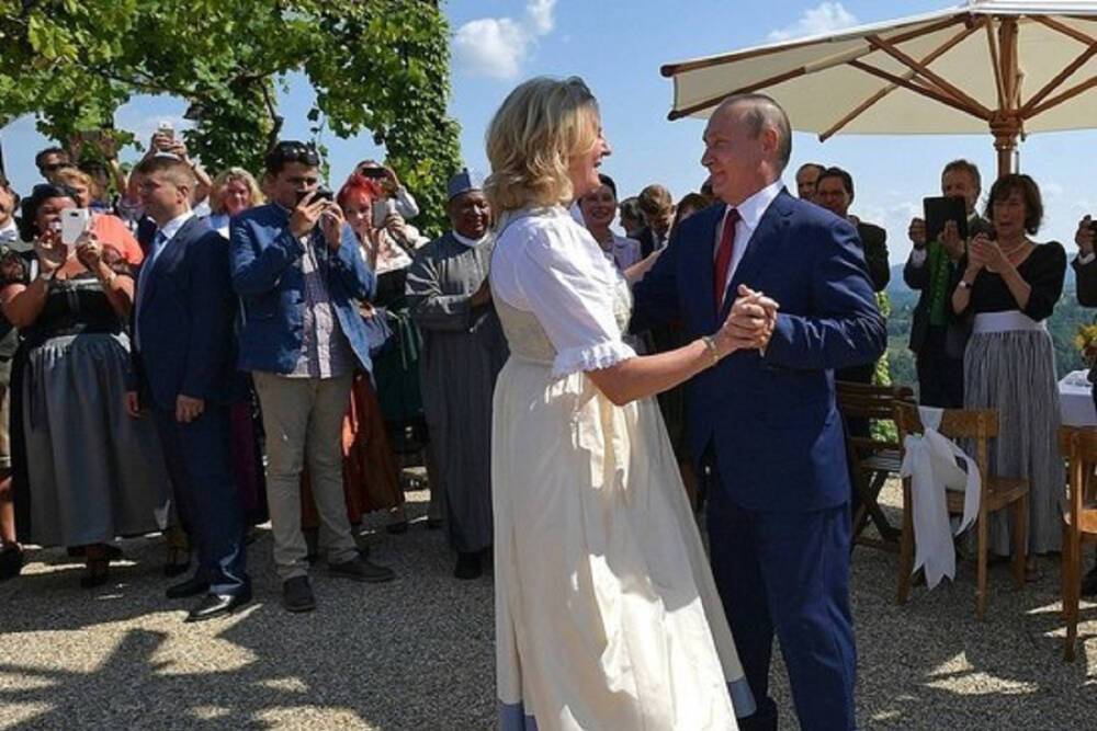 Глава МИД Австрии заявил, что не хочет танцевать с Путиным