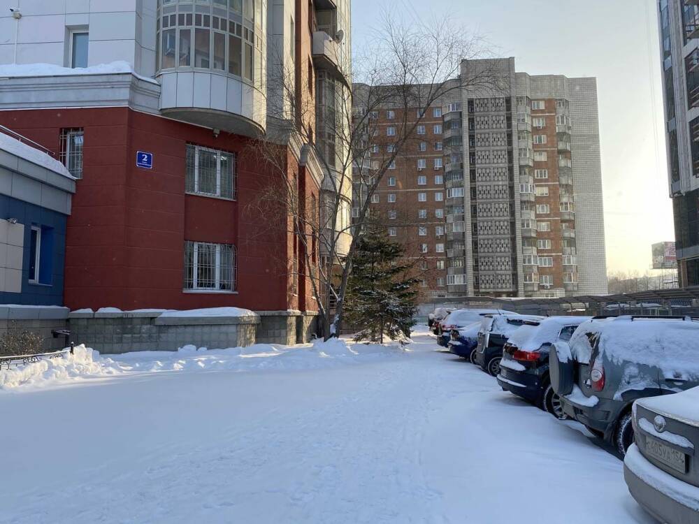 Коммунальщики вывезли снег с улицы Кавалерийской после жалобы в мэрию Новосибирска