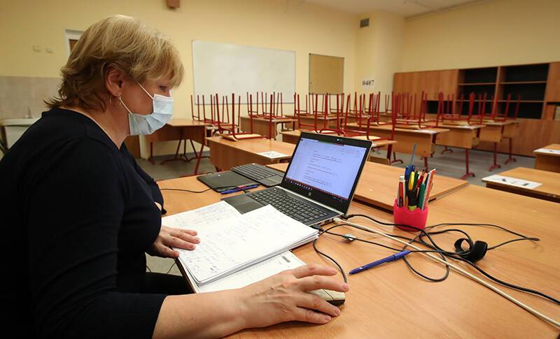 В Кремле прокомментировали слухи о полной замене очного обучения дистанционным