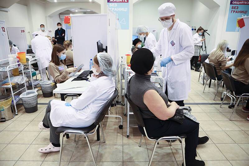 Более 6 млн человек сделали прививки от коронавируса в Москве