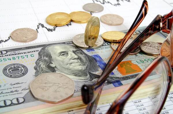 Українська гривня знецінюється: курс долара та євро 26 січня