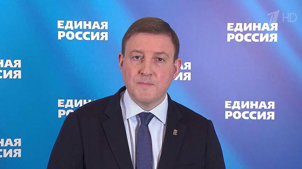 Россия должна оказать помощь ЛНР и ДНР в виде поставок отдельных видов вооружений, заявил вице-спикер Совета Федерации