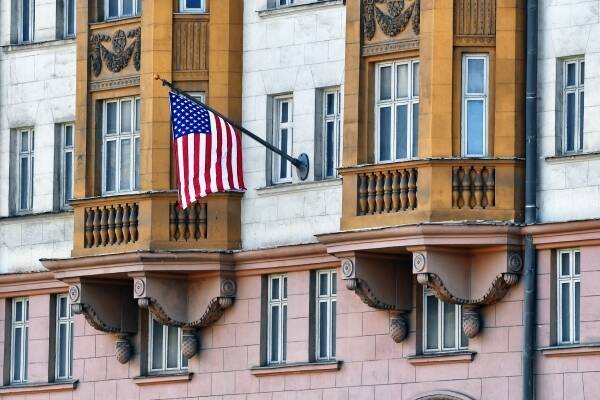 Посольство США не комментирует задержание избившего полицейского в Воронеже американца