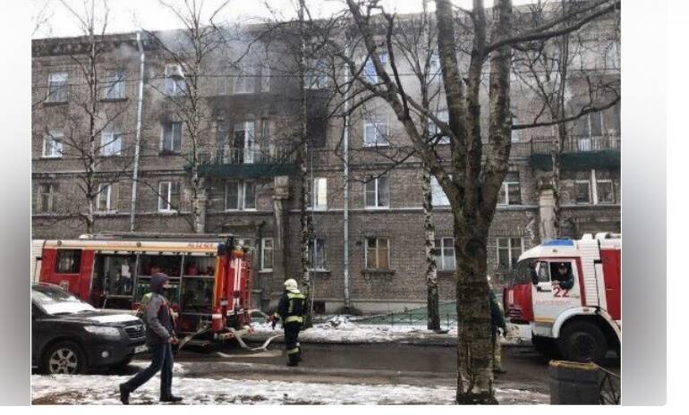 В МЧС рассказали подробности пожара в доме на Большеохтинском проспекте
