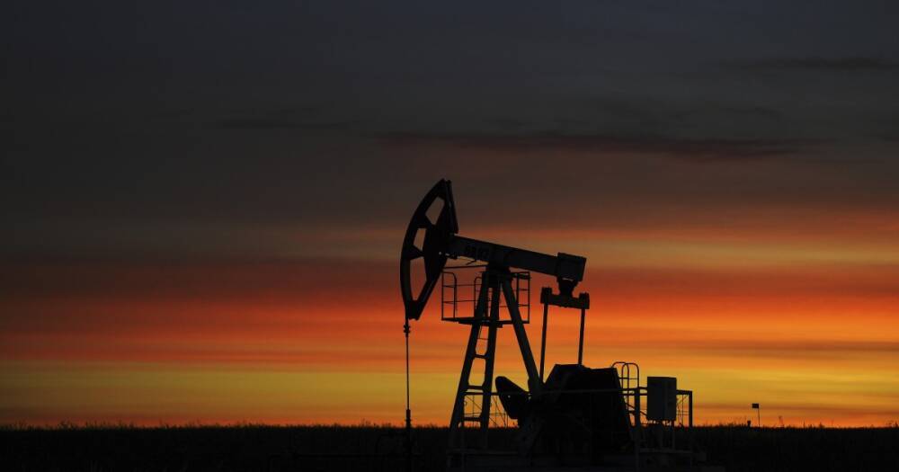 Мировые цены на нефть растут из-за угрозы вторжения РФ в Украину, — Bloomberg