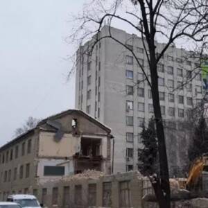 В Киеве снесли один из корпусов университета. Видео