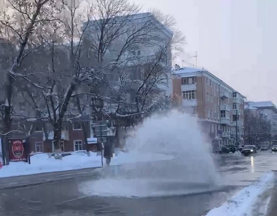 Улицу Минина в Нижнем Новгороде перекрыли из-за коммунальной аварии
