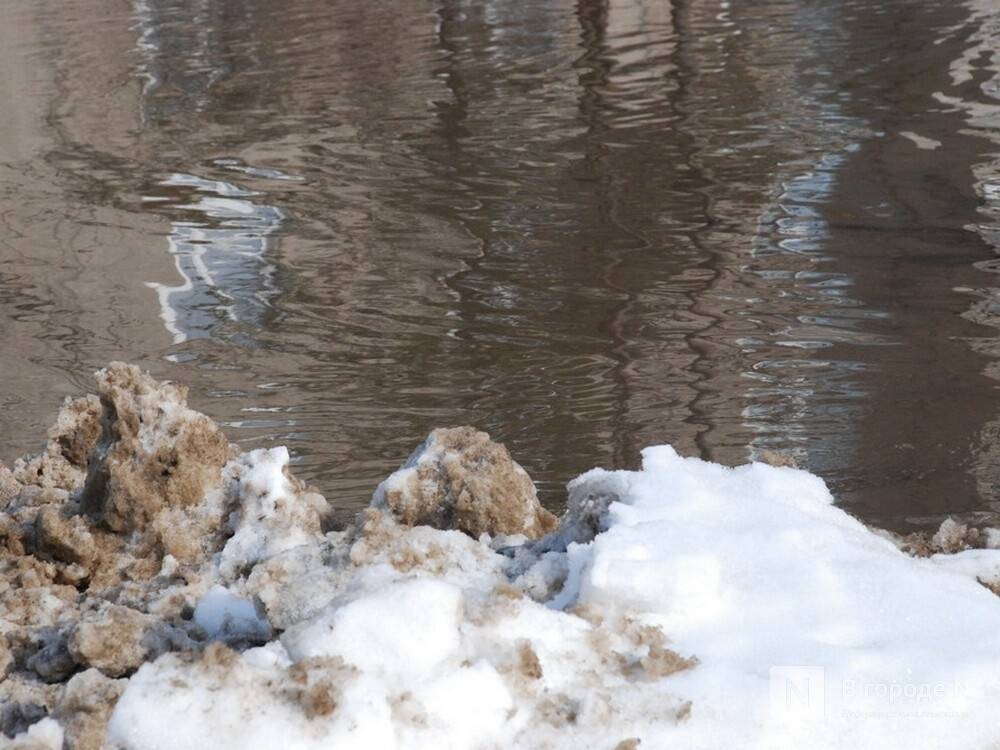 Свалка грязного снега обнаружена рядом с Горьковским водохранилищем в Заволжье