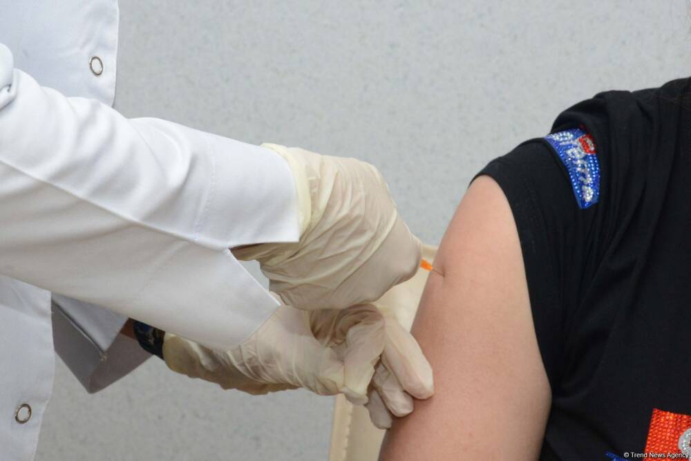 Для предотвращения тяжелого течения COVID-19 необходима прививка бустерной дозой вакцины - азербайджанский врач