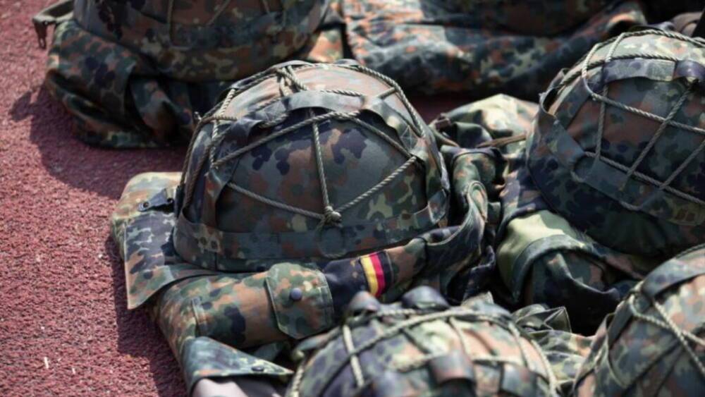 «Это какая-то штука»: Украина просила Германию предоставить ей оружие, но получит от немцев только 5000 шлемов