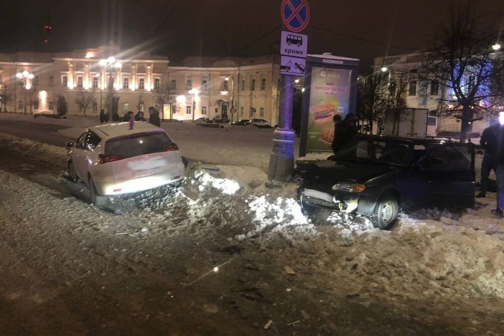 Молодой пассажир пострадал при столкновении ВАЗа и Тойоты в Твери