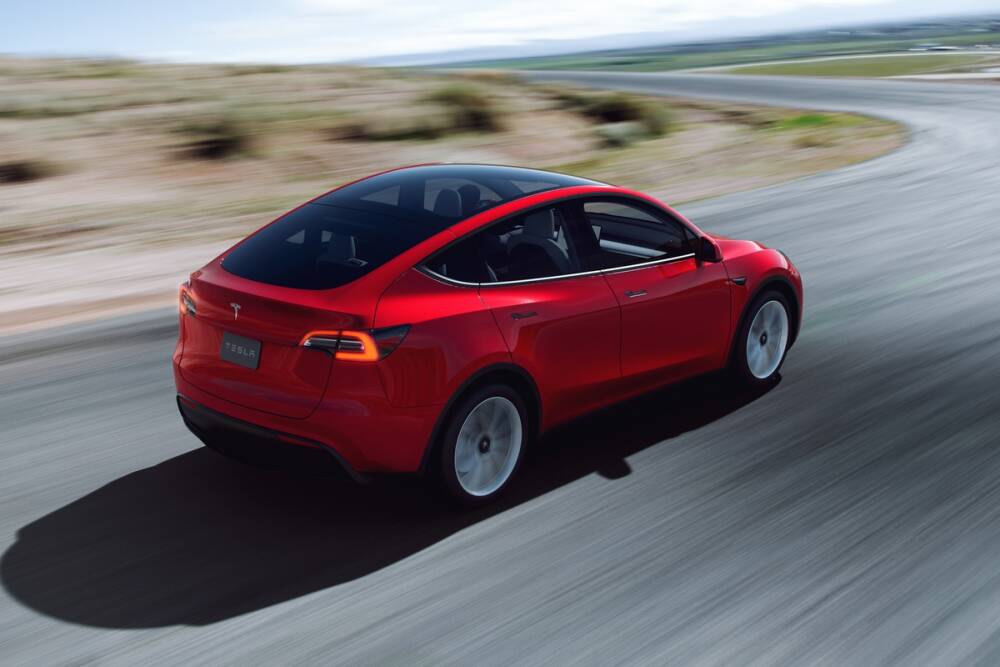 Отчет Tesla за 2021 год: рекорды по выручке ($53,8 млрд) и прибыли ($5,5 млрд), запуск сервиса роботакси в 2022 году, а также перенос выхода новых авто (Semi, Roadster и Cybertruck) на 2023