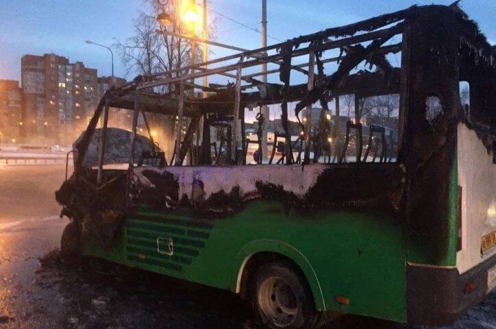 Маршрутка в Тюмени загорелась с пассажирами внутри