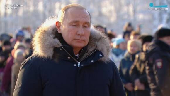 «Может быть, и рот заклеют скоро?»: блокадницу не пустили на кладбище, куда приехал Путин