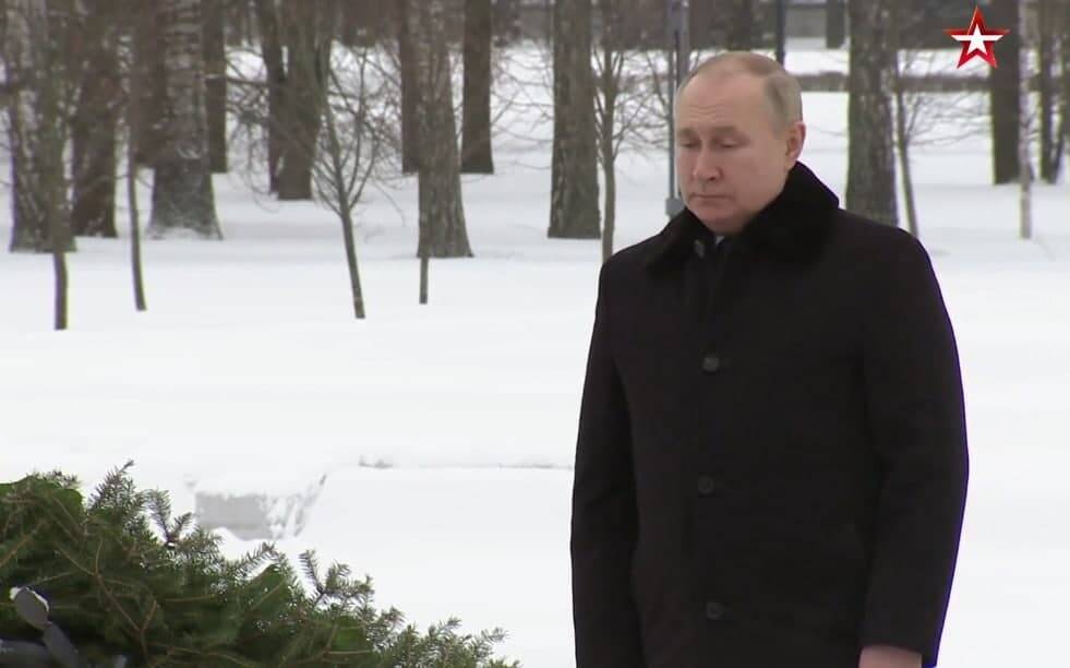 Песков опроверг, что блокадников не пускали на Пискаревское кладбище перед визитом Путина