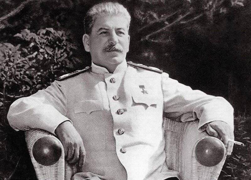 Зарплата вождя: какую сумму Сталин оставил своим наследникам - Русская семерка