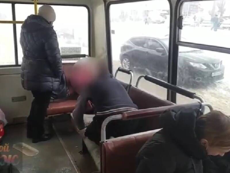 Маршрутчик совершил намаз в присутствии пассажиров в Воронеже