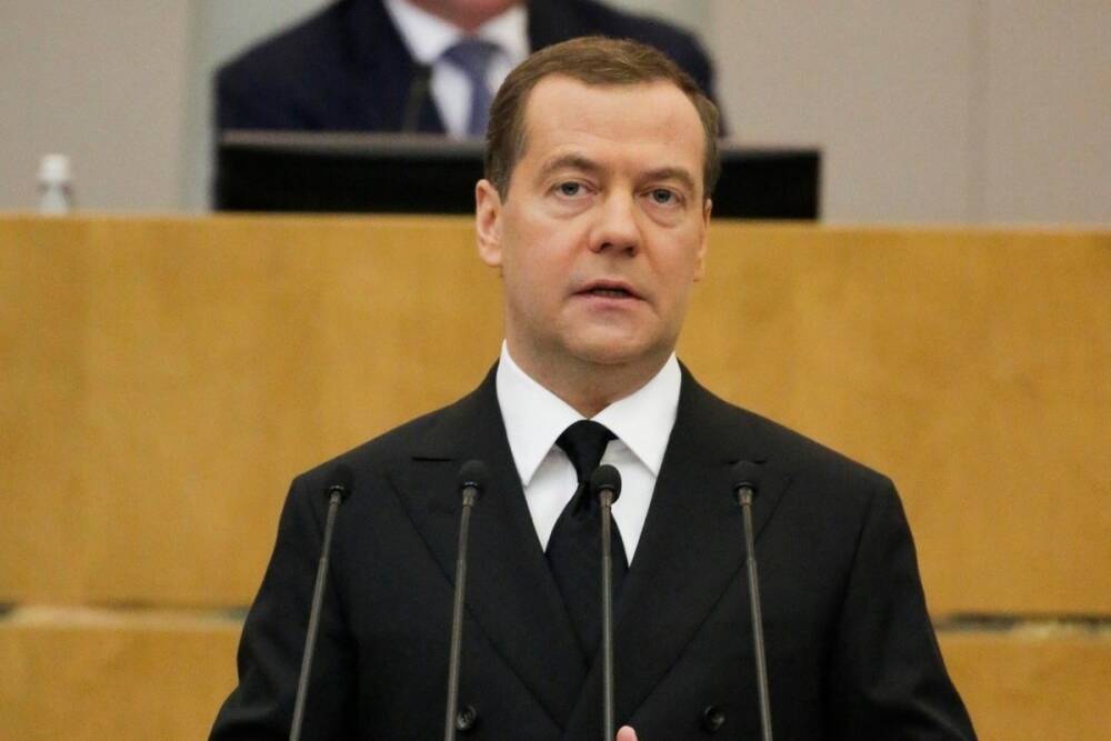 Медведев заявил, что России некуда отступать относительно гарантий безопасности