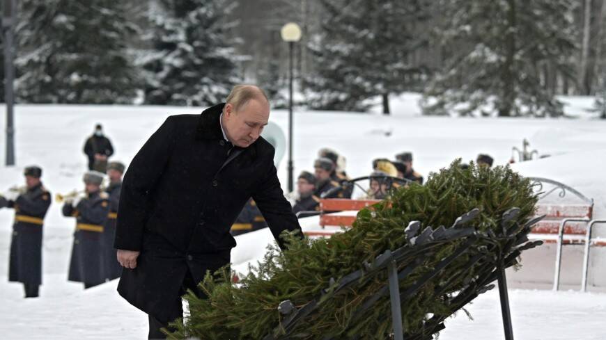 Годовщина снятия блокады Ленинграда: Путин возложил венок на Пискаревском кладбище