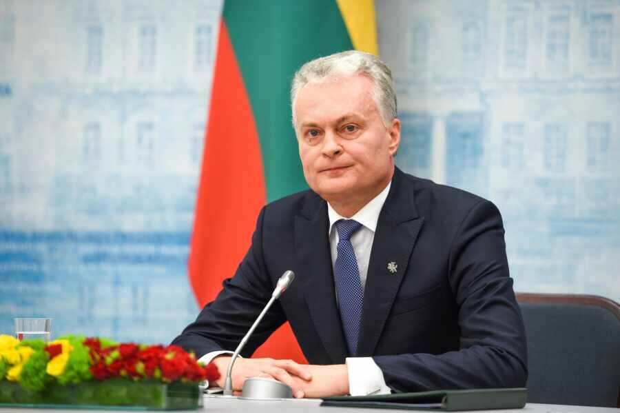 «Не обязательно бряцать оружием»: президент Литвы призвал НАТО к спокойному диалогу с РФ