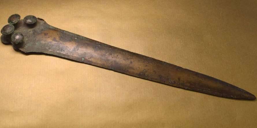 В Словакии найден меч бронзового века с заклепками (Фото)
