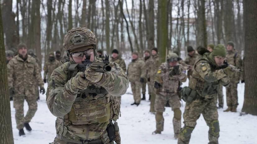 Лукашевич: Киев наращивает военную группировку вдоль линии соприкосновения в Донбассе