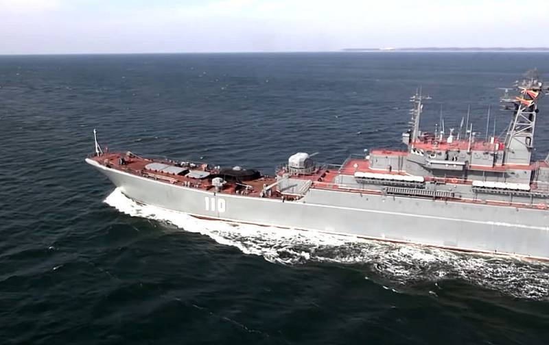 Отряд из шести российских БДК вошел в Средиземное море