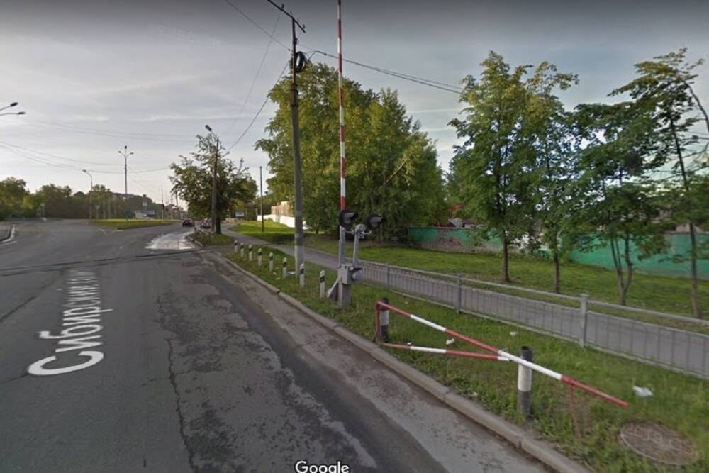 Пьяный водитель врезался в железнодорожные ограждения в Екатеринбурге