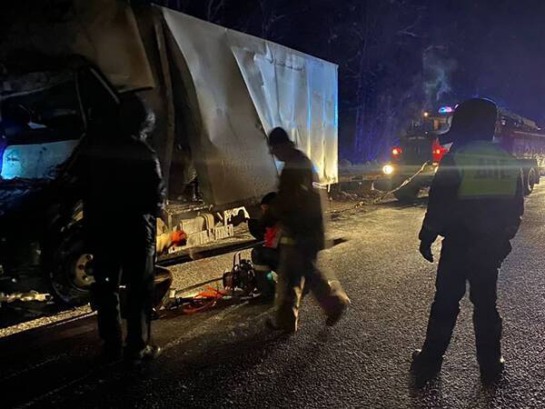 На трассе "Екатеринбург - Тюмень" столкнулись два грузовика, есть жертвы