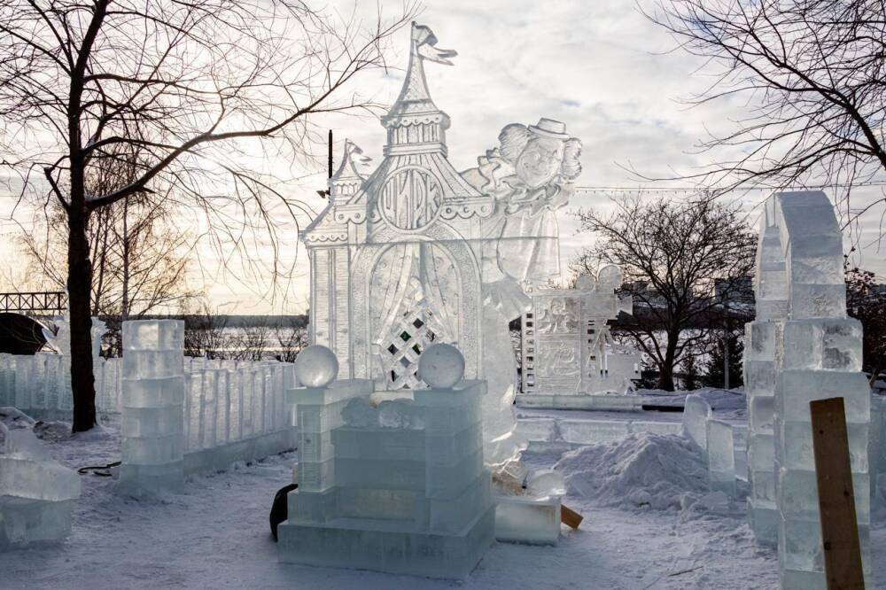 В мэрии Новосибирска рассказали, когда снесут ледовый городок на Михайловской набережной