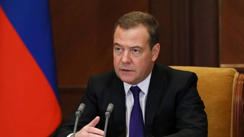 Медведев назвал чушью возбуждение ряда уголовных дел «за шутки»