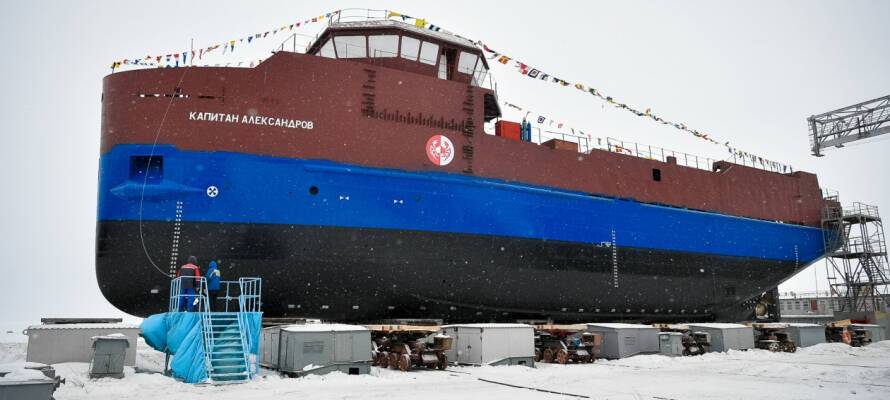 Первое судно из серии краболовов, построенное на заводе в Петрозаводске, спущено на воду